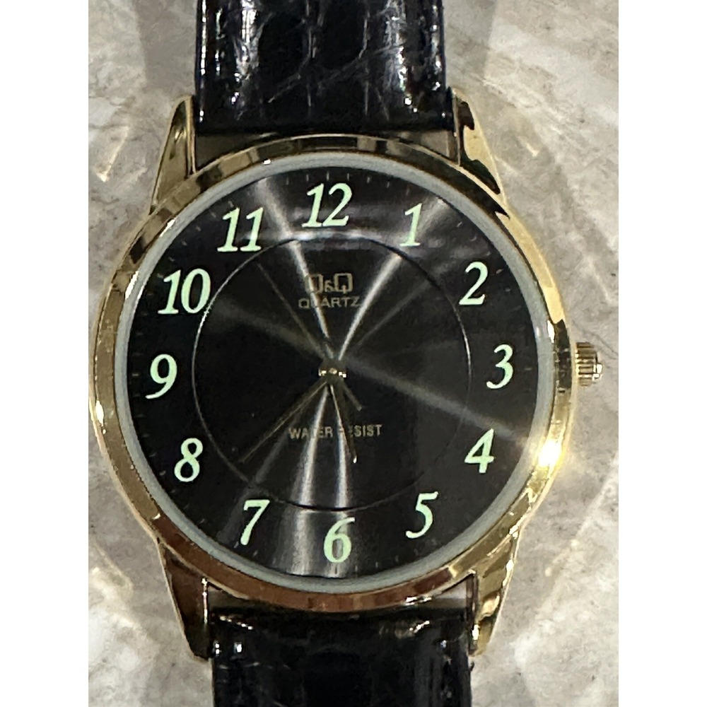 QQ Mens New Battery Round Gold Tone Case Black Faux Leather Band 42MM 8.25"‎